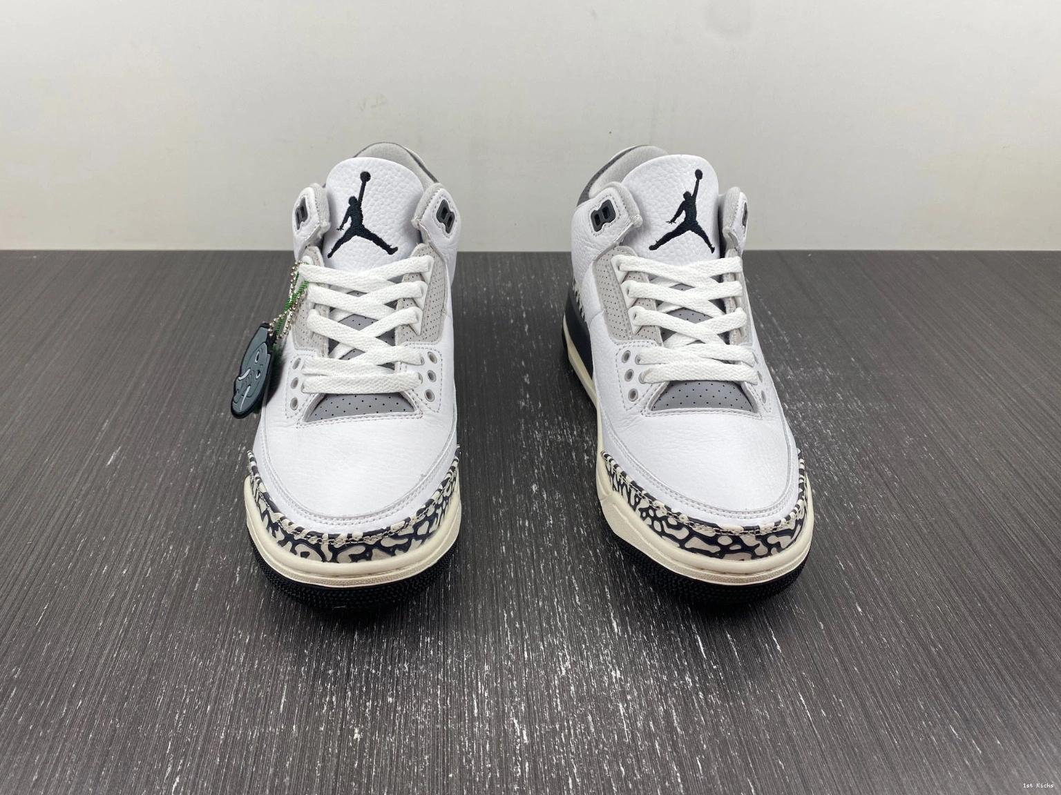 Sneak Hide 3 N' - (GS) Jordan DX6665-100 Retro 0515